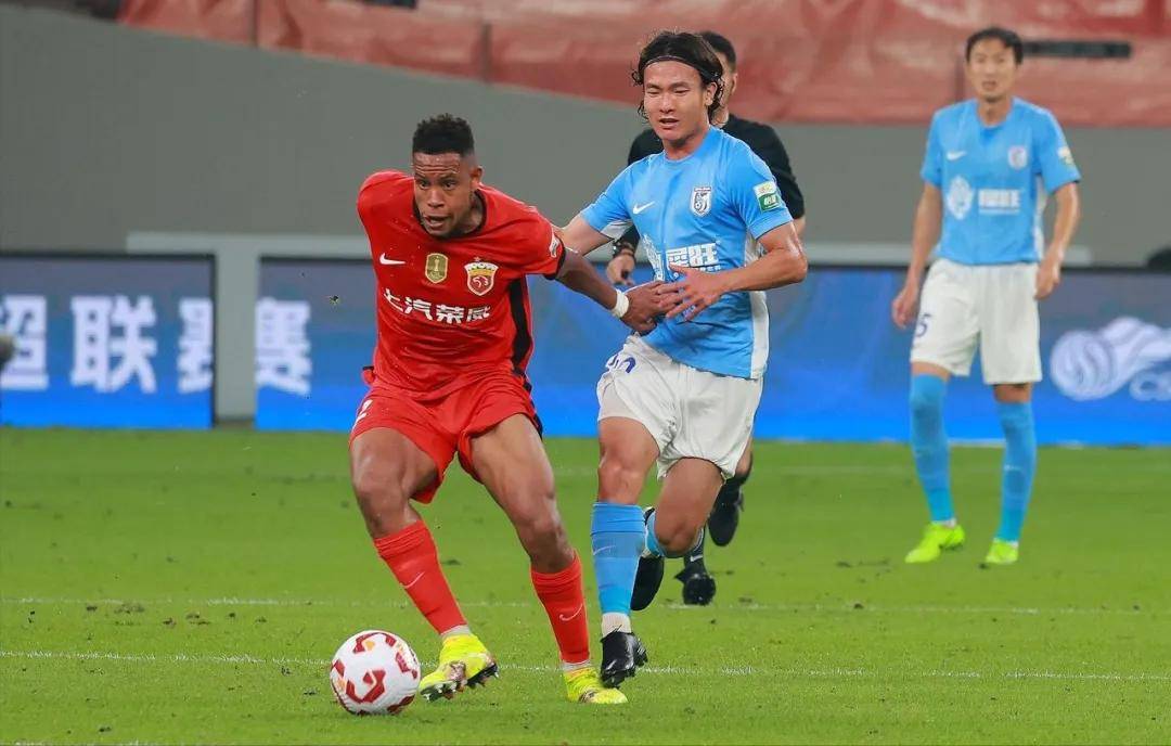 英雄联盟投注-上海海港集结日绝杀压哨，志在全明星赛名次提升，气氛紧张，团队化学反应显著的简单介绍